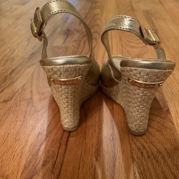 Lilly Pulitzer Gold Wedge- worn once - Picture 2 of 6